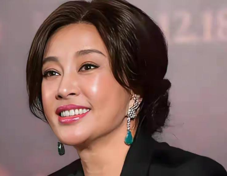 主持人问刘晓庆：“你生过孩子吗？”刘晓庆摇摇头：“没有。”主持人好奇：“那你