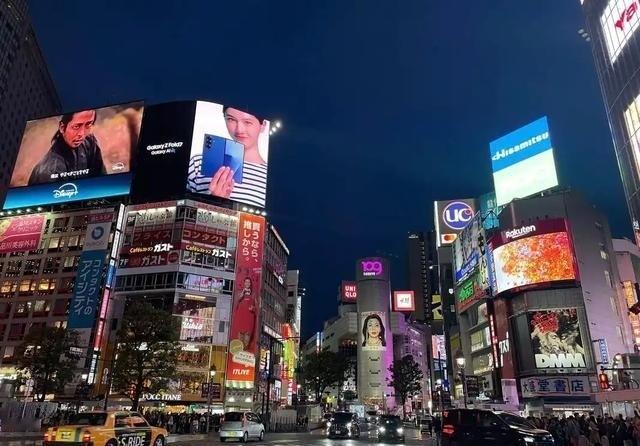 为什么都争着登月呢？就这么说吧，要是中国能在月球上架激光武器，只需要1.3秒就能
