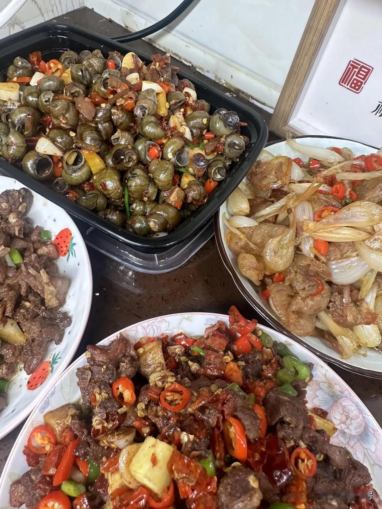 江西人真的太会做菜了！家常菜真的太好吃了，今日菜比较多～香辣碎碎鸭鸭三件酸