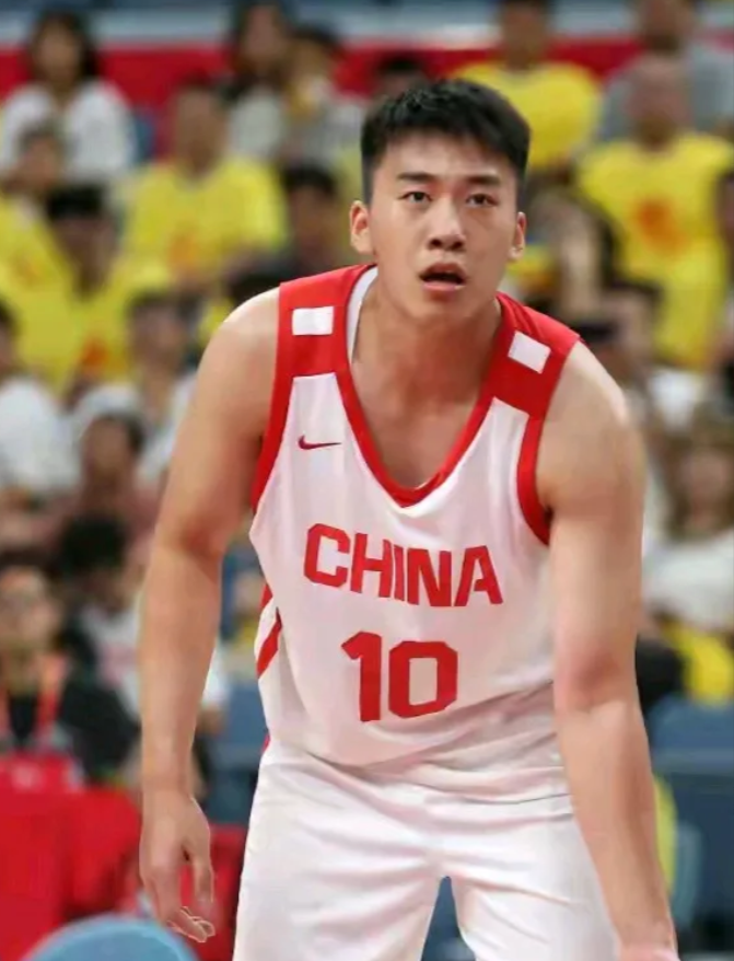 王俊杰的亮眼表现，带给中国篮球一股清流。不得不承认以下事实：1，王俊杰根本就