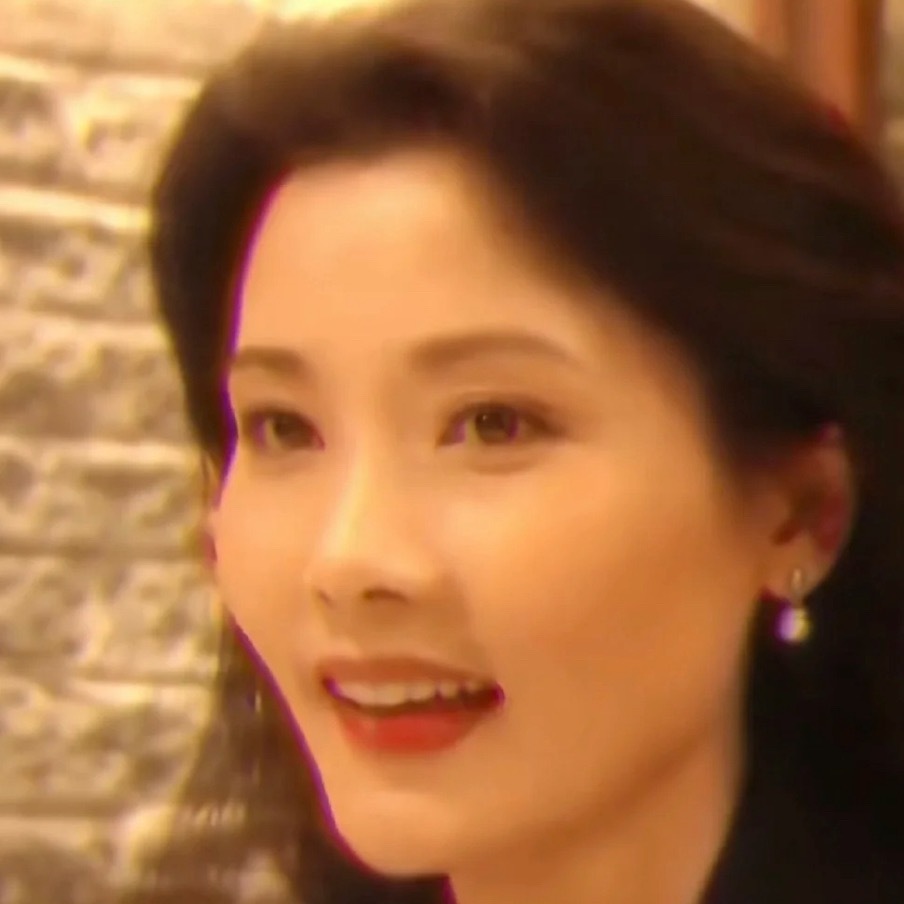 何赛飞老师的长相好神奇真的是一年比一年漂亮！翻看早期她的影视作品，二十岁出头小姑