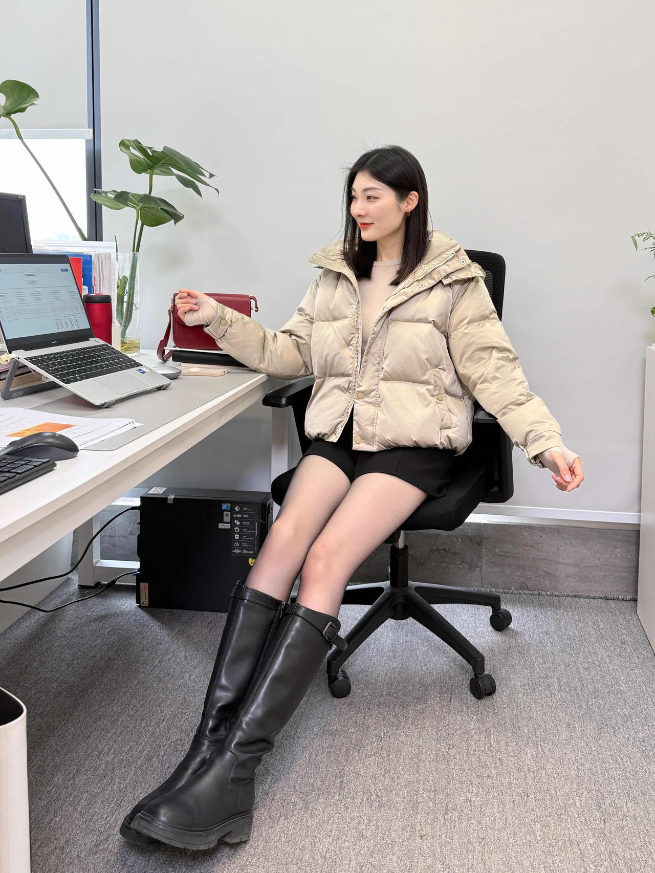 领导的穿搭｜冬日低饱和度穿搭❄️||软软糯糯的羽绒服好喜欢～