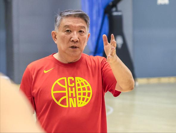 中国女篮15人大名单出炉。为备战7月对澳大利亚的热身赛，中国女篮公布了15人大