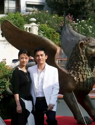 我敢打赌，刘嘉玲看到这照片，估计也会吃醋吧？​​​