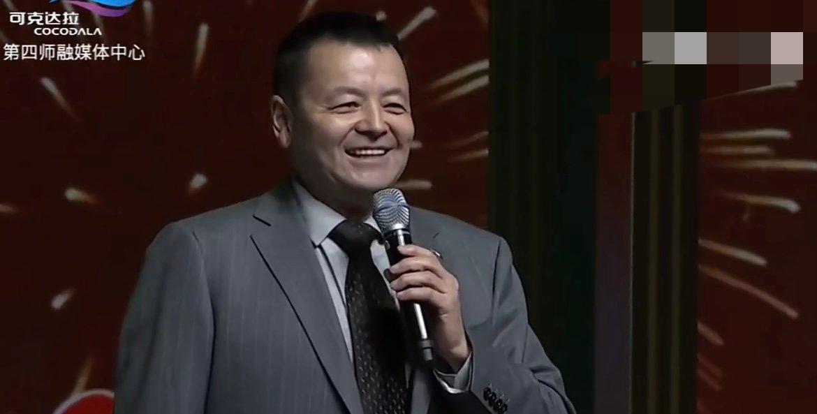 热巴爸爸春晚献唱，网友直呼殿堂级？这实力藏不住了！最近刷到迪丽热巴的