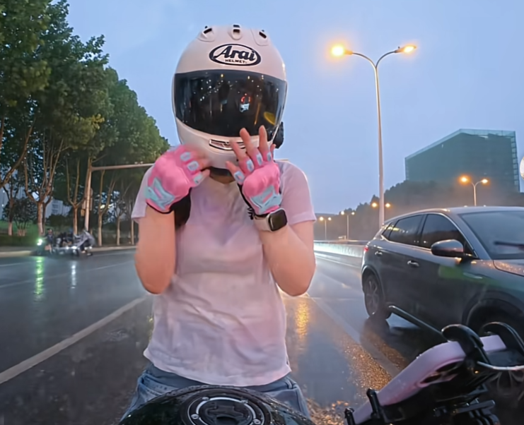 上班当牛马，下班当河马