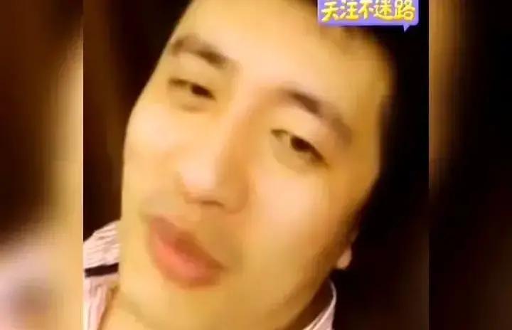 张雪峰自曝事业低谷机场偶遇初恋，说的这句话太戳人张雪峰最近聊起当年事业最低谷