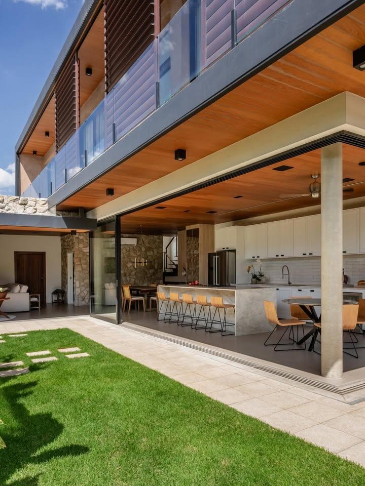 自然主义别墅，天然材料筑就森系治愈人居✨你喜欢什么装修风格的房子别墅