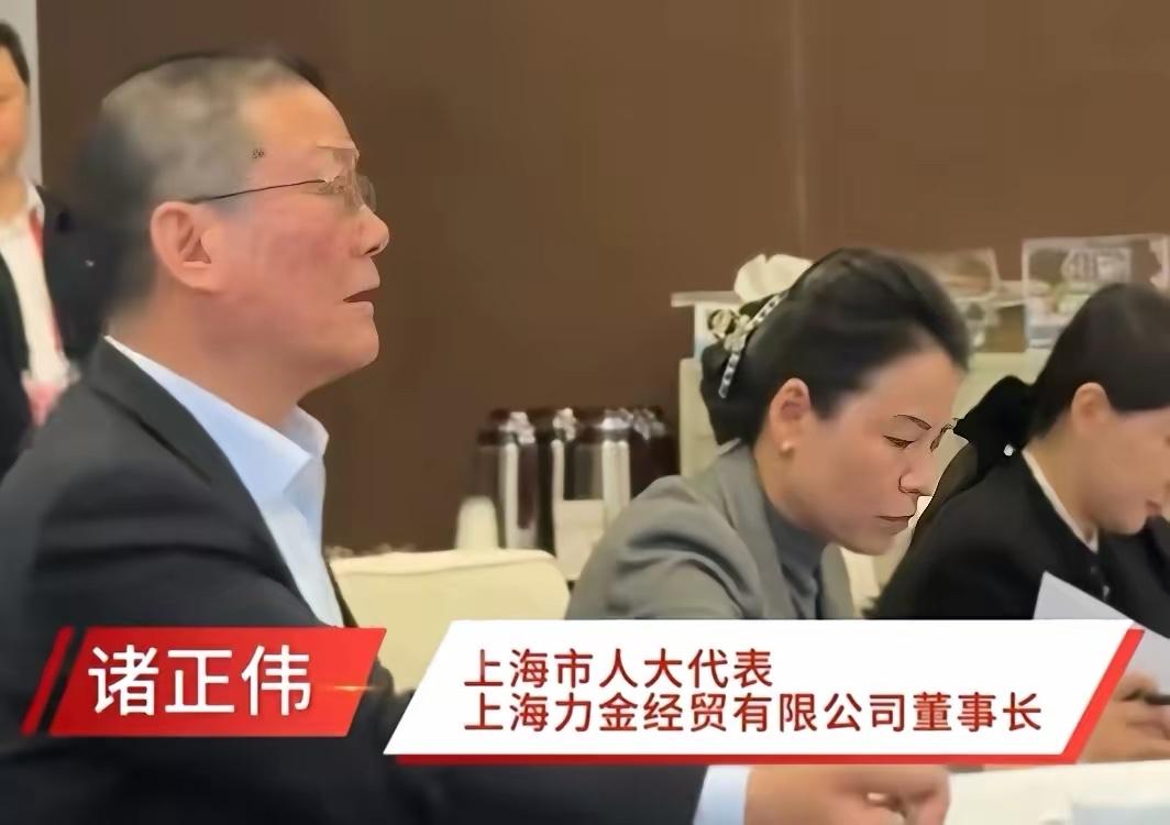 上海市人大代表诸正伟在两会期间提出：“买个包子2块钱，停个车要10块钱，这生意怎