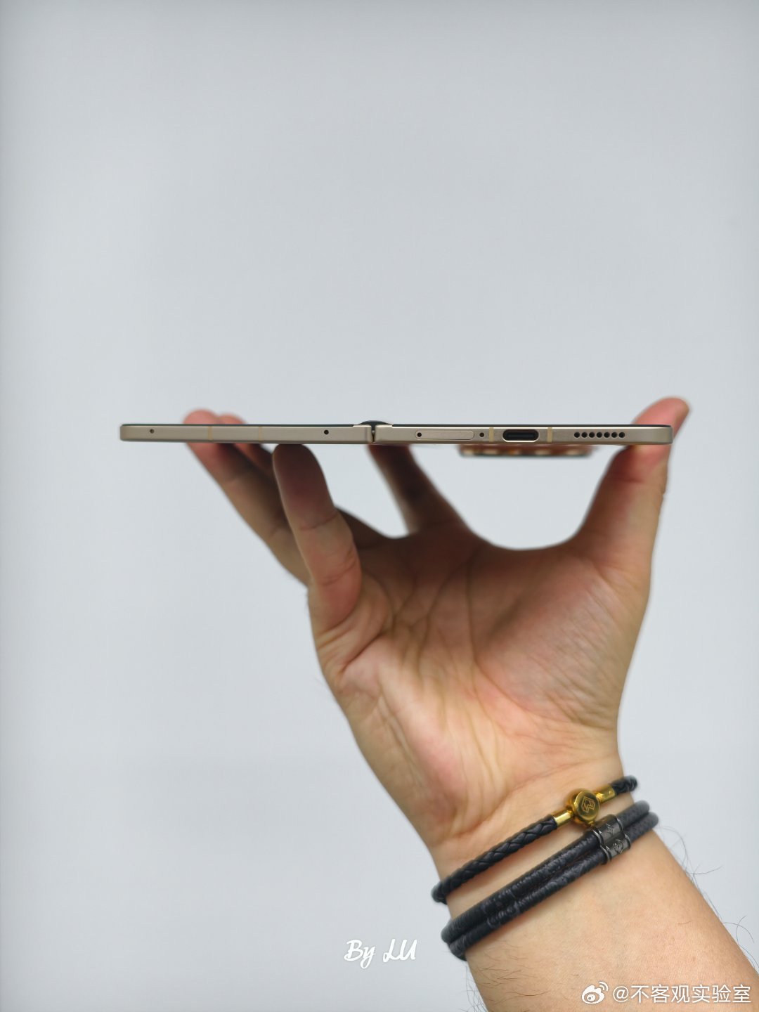 OPPOFindN6来了，这次的折痕控制真是让人眼前一亮，有原钛、金橙、深