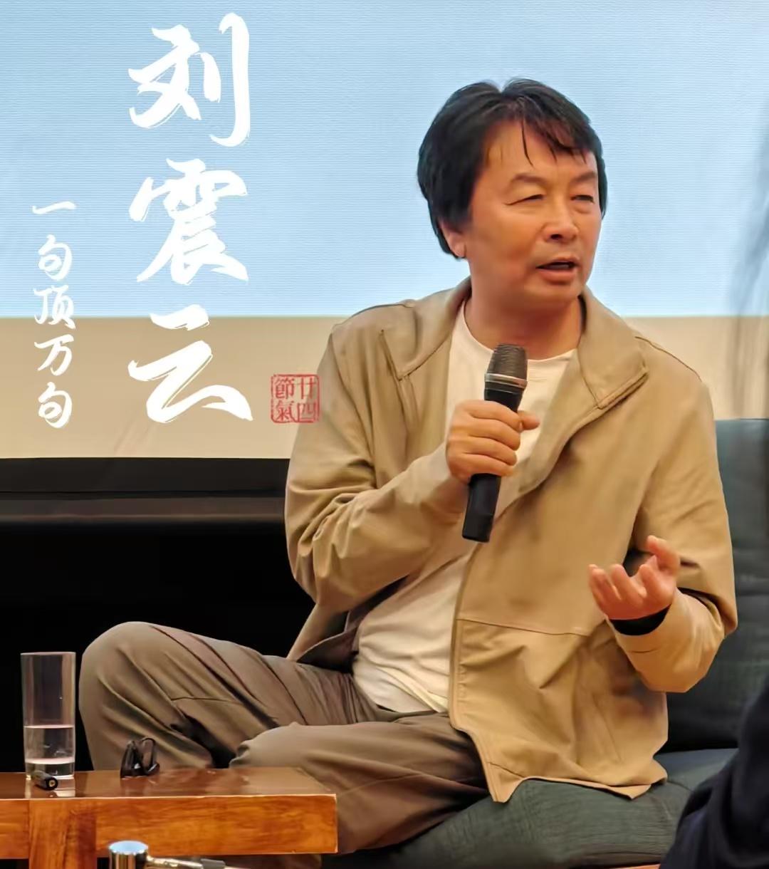 刘震云说：给所有不做饭的人一个忠告那就是学会闭嘴。好吃就多吃点，不好吃就