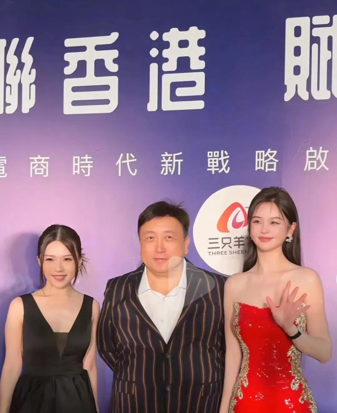 小杨哥时隔8个月公开露面，现身王晶生日宴5月3日，知名导演王晶迎来70岁生日。