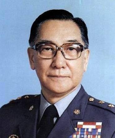 1964年湖口兵变，蒋介石觉得蒋纬国难辞其咎。为了惩戒蒋纬国，蒋介石削夺了蒋纬国
