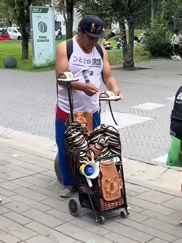 卖帽子的大叔和他的形象大使