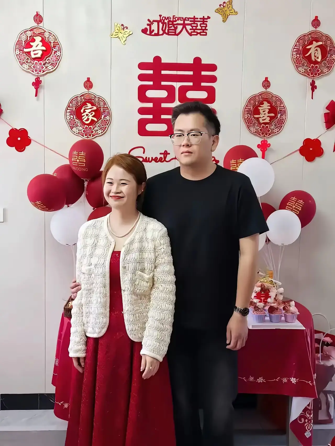 新郎你为什么不笑啊！是不爱笑吗？