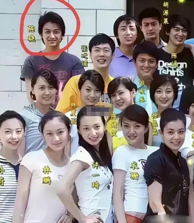 一个班就红了陈晓？？？变化怎么这么大，过去看着比普通人还普通，竟然红了​​​