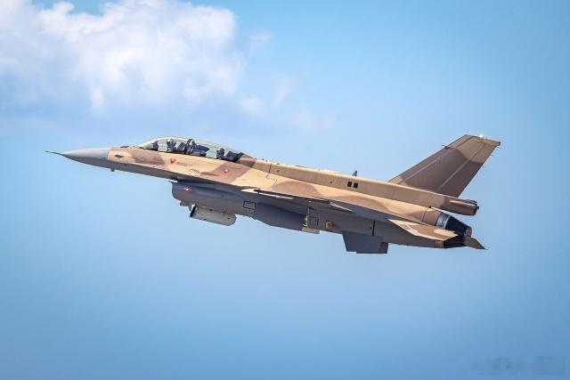 摩洛哥首架F-16Block72完成首飞，全球最先进蝰蛇，2027年即将交付