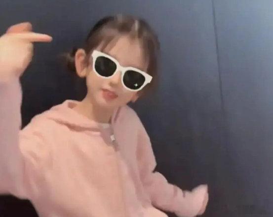 郭富城自曝女儿沉迷韩团练舞郭富城笑着调侃还开玩笑担心女儿以后想去做女团，但是整