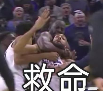 球迷吐槽:戈贝尔整个生涯只有两次后仰​​​