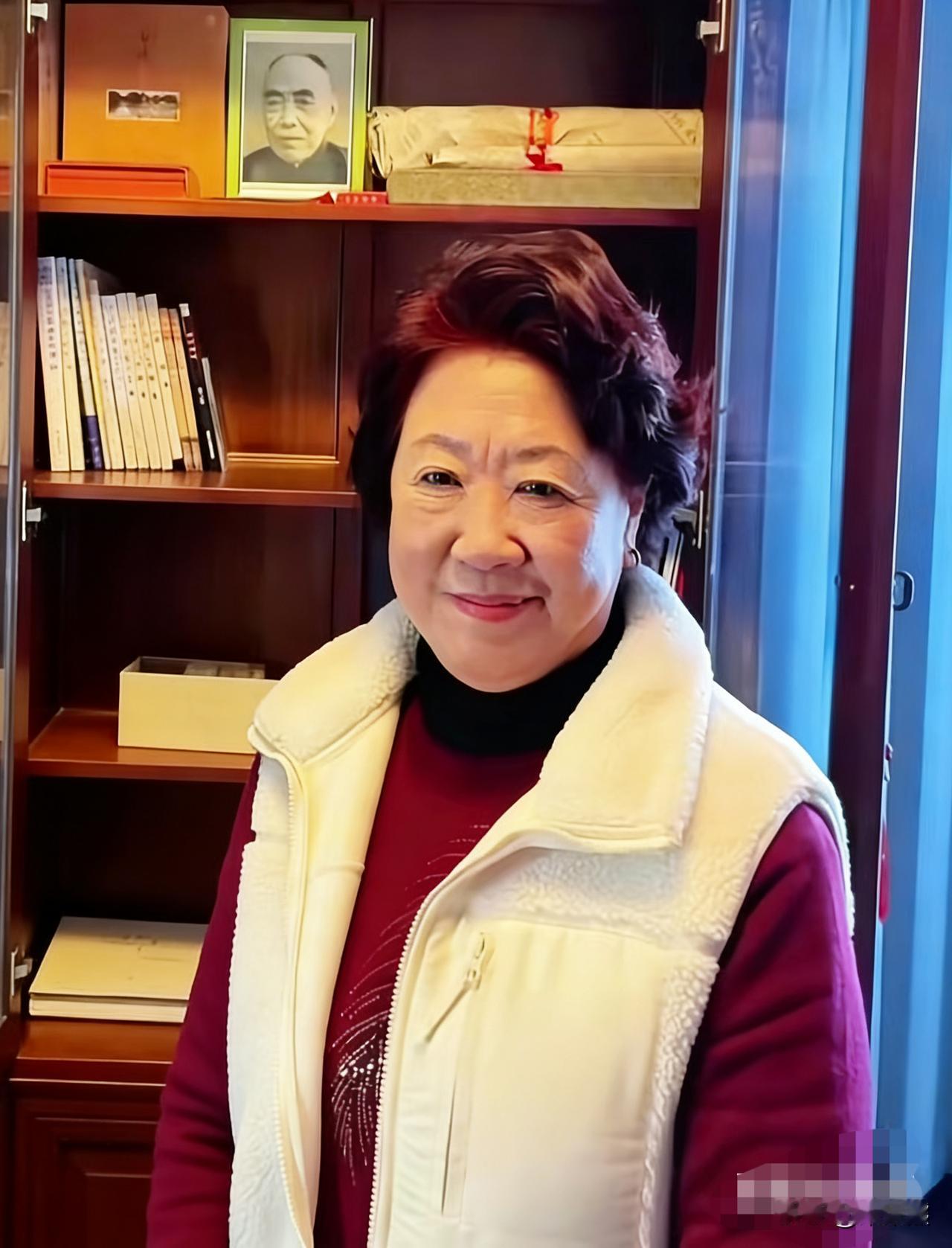 我跟你们说庞叔令在香港这一嗓子真是把南京博物院的遮羞布给扯下来了。庞家祖