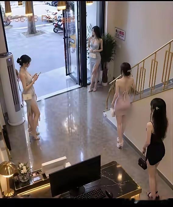 我敢打赌，这个公司的男同事肯定不会缺女朋友，不接受反驳！
