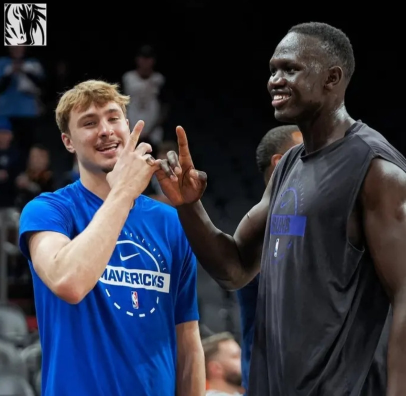 马鲁阿奇不给弗拉格情面啊独行侠对上太阳，状元弗拉格对上同届新秀兼大学兼大学校友