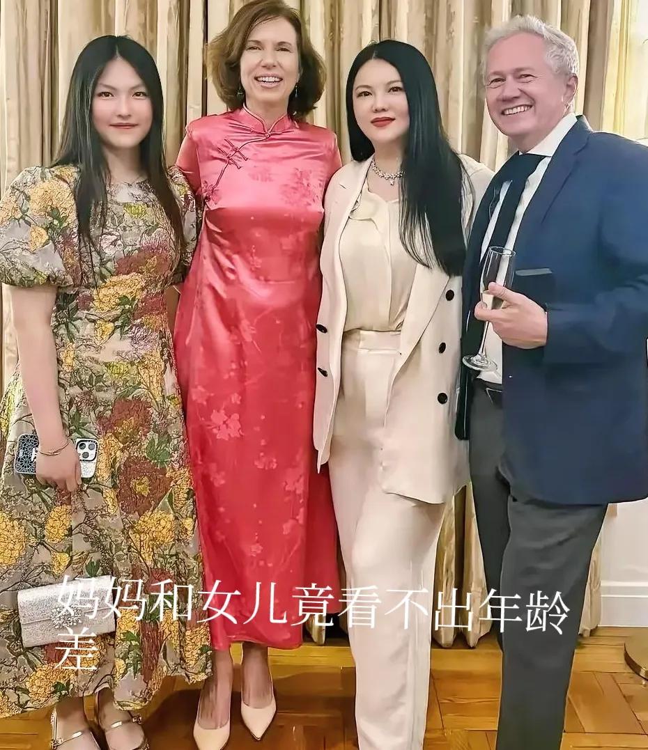 李湘一点不会打扮和引导女儿的着装，自己穿戴讲究得体，青春范，精英范，富贵范，都能
