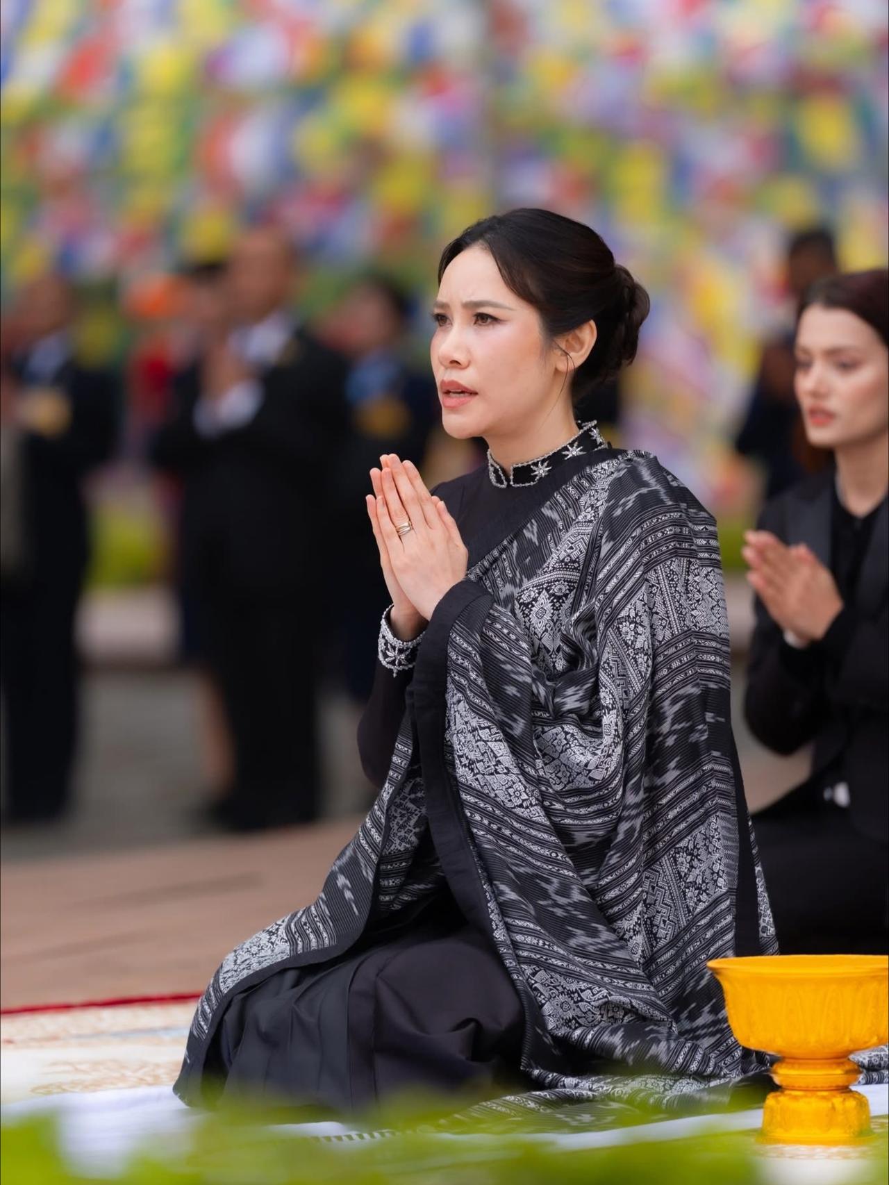 诗妮娜贵妃换上印度服饰，仙气飘飘我见犹怜2026年1月30日，诗妮娜贵妃前往佛