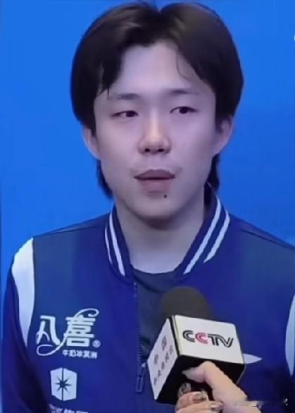 王楚钦再一次输给樊振东，采访时的一番话，让大家对他印象大为改观！大头说:我还