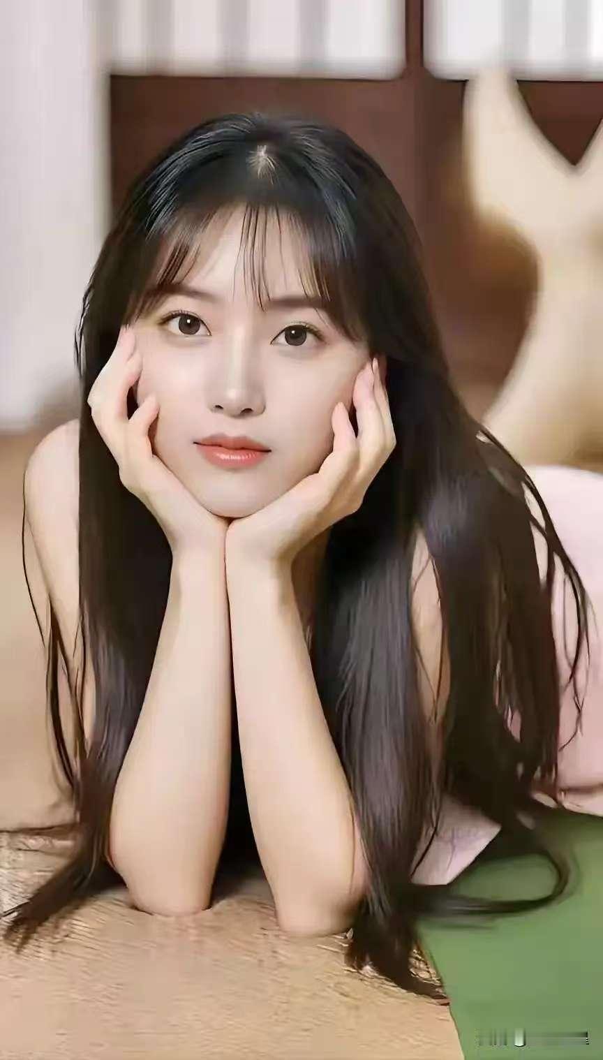 “沉思的少女，静谧的午后时光”🍃💭📸