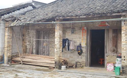 孕妇照顾病重婆婆, 忘记预产期, 丈夫送医后, 在医院大哭“作孽”