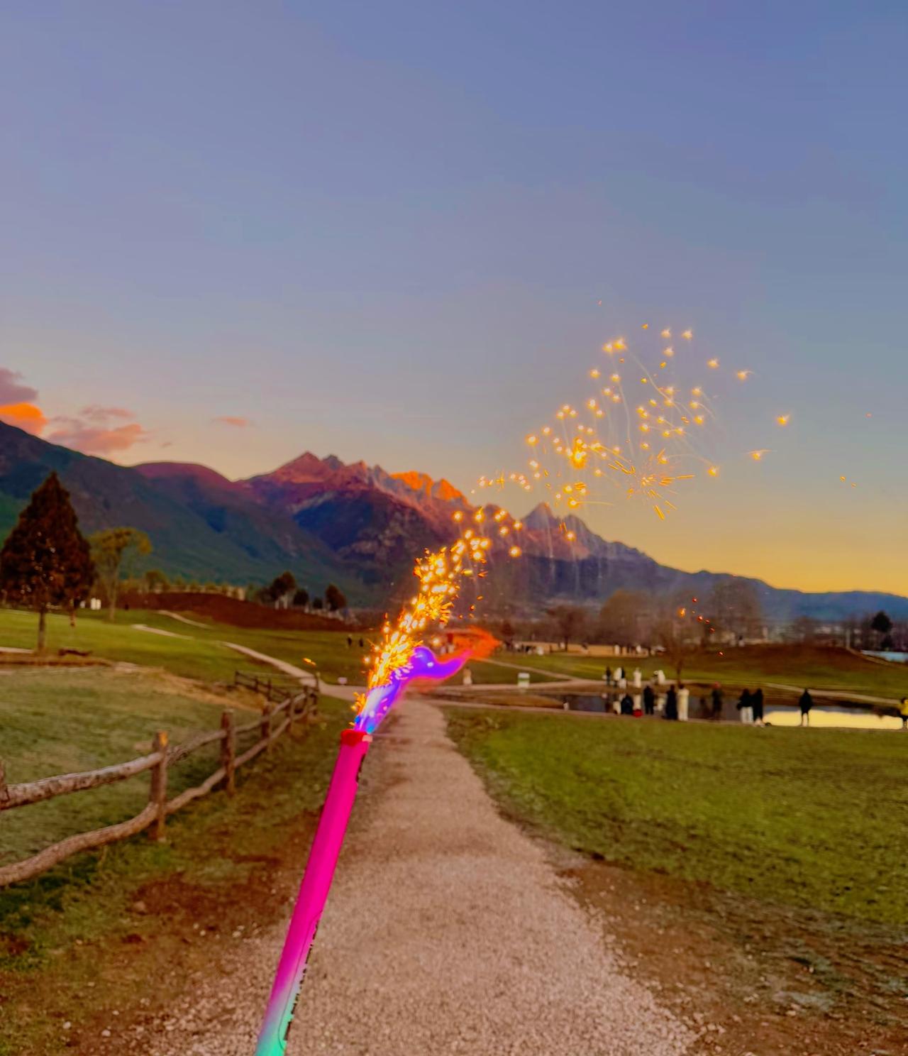 “男女关系的尽头是搭伙过日子。世界上最纯洁的关系，那就是夫妻。一男一女躺在一起一