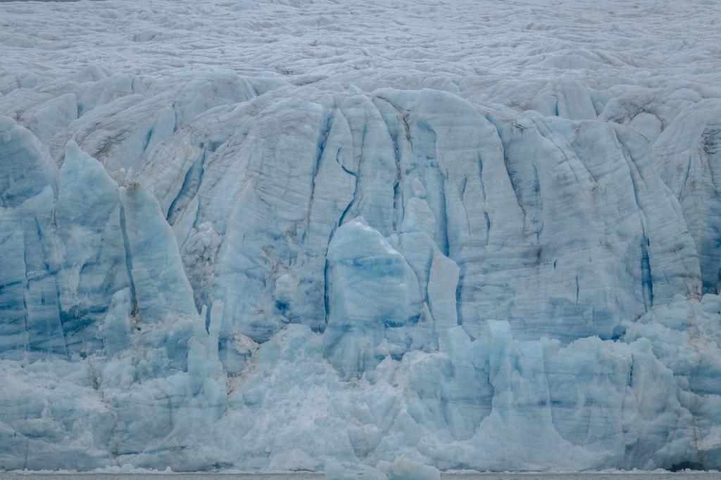 警报拉响！北极创125年最热纪录升温速度是全球2倍12月16日，美海洋和大气