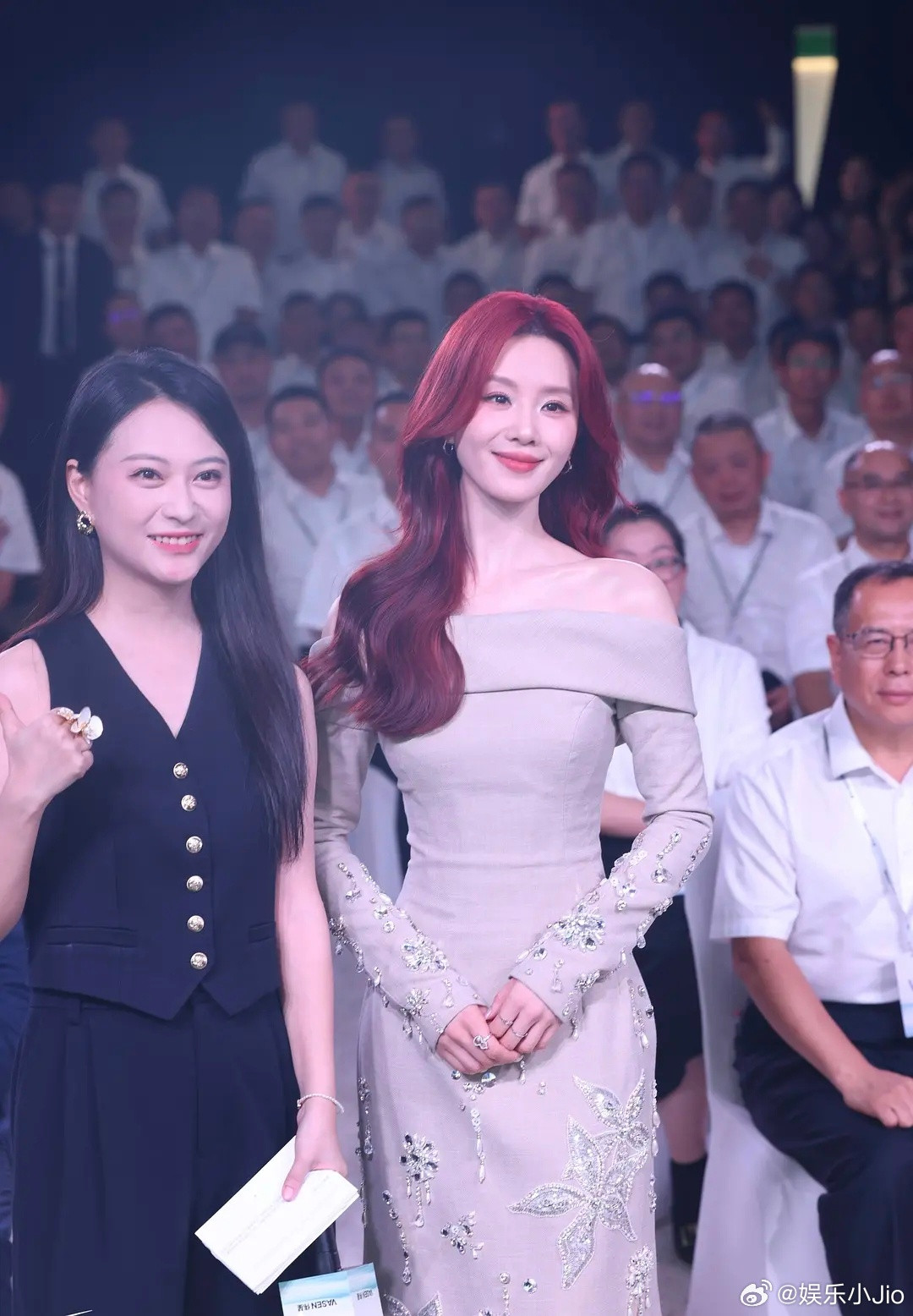 到底让女明星怎么样太松弛，说没有一点仪态感，仪态好，又说人家端​​​