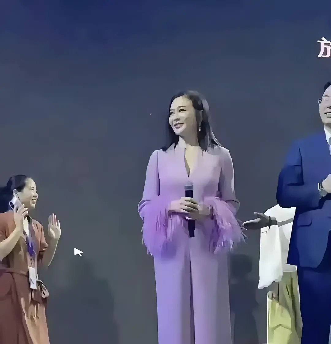 她长得这么好看却没孩子，网友都说这么好的长相不遗传太可惜​​​