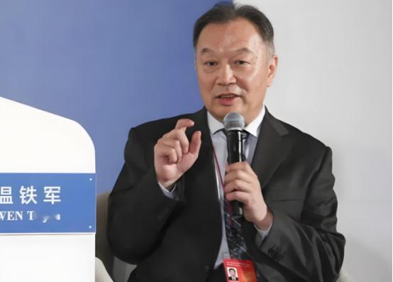 温铁军教授：我现在已经有很多帽子戴上了，给我扣帽子的大部分是官员和学者。有人说我