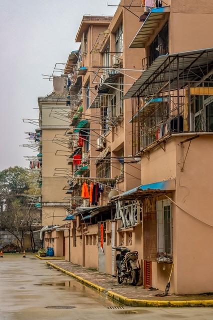 这样的房子（如图）即使非常便宜，你会买吗？在任何一个大中小城市里，并不都是环