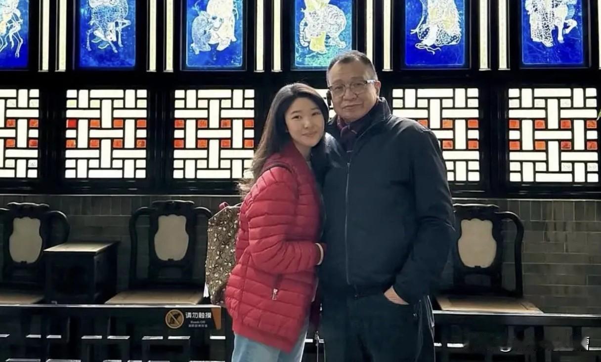 天啊，这怎么可能许绍雄家人竟把许绍雄的丧事帛金尽数捐献给儿童癌病基金。不是