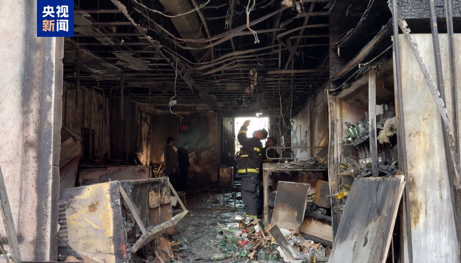 辽宁一饭店火灾致22死，事故调查报告公布：40名公职人员被追