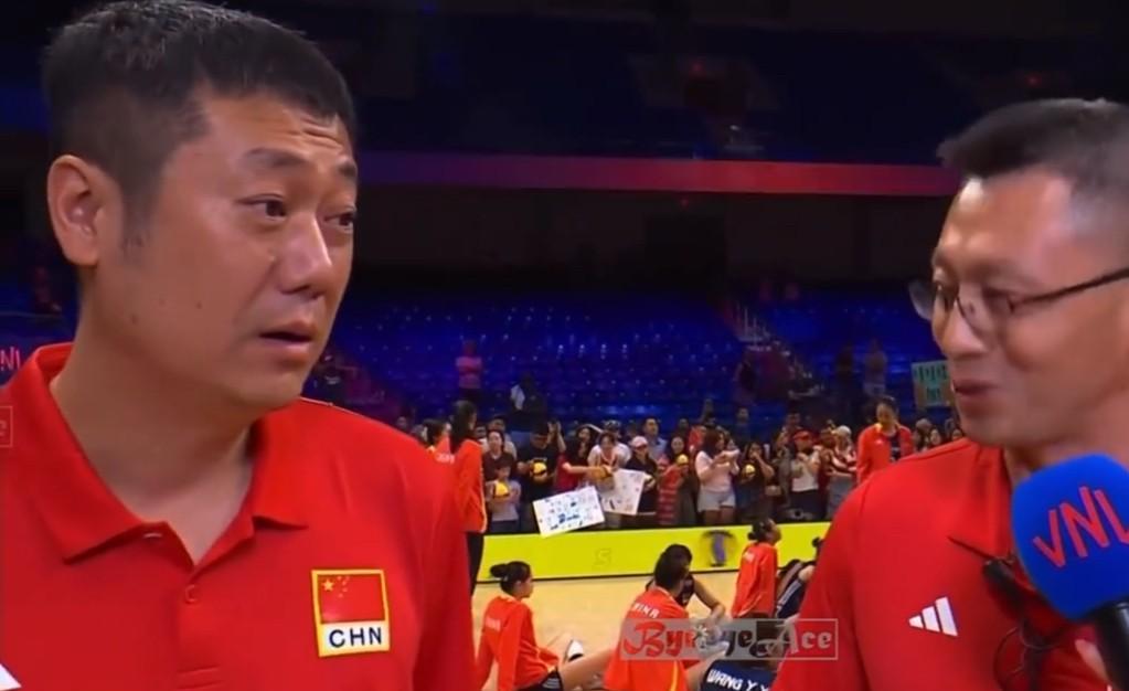 赵勇教练吓得腿都软了！又快哭了[哭哭][哭哭]最后一分吴梦洁准备暴扣，赵勇教练弯