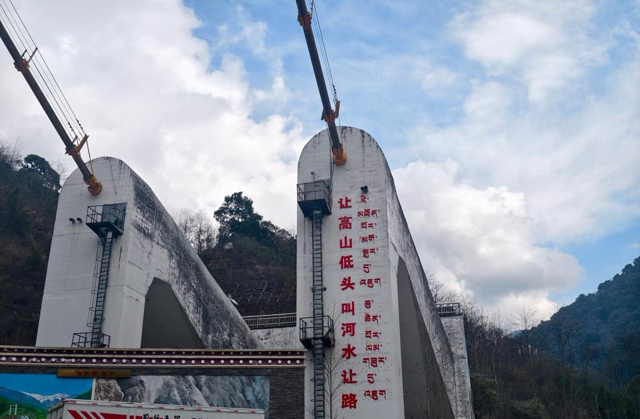高铁直达西藏指日可待川藏铁路​正在建设中，未来能坐高铁直达西藏。建好之后出