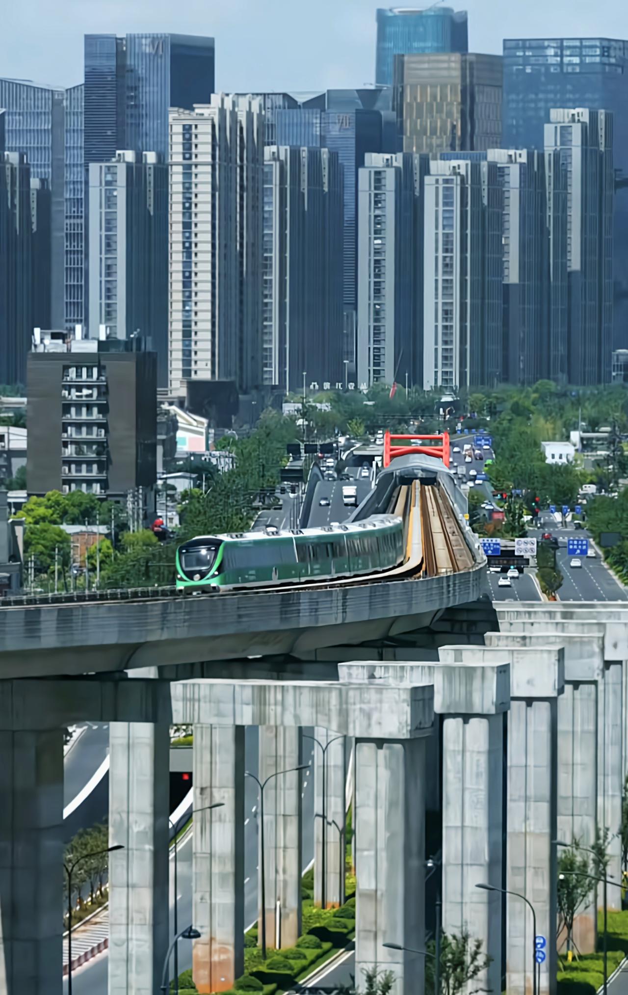 一时没搞清，这是义乌还是洛杉矶，真不愧是世界义乌，虽然GDP比不上昆山，但知名度