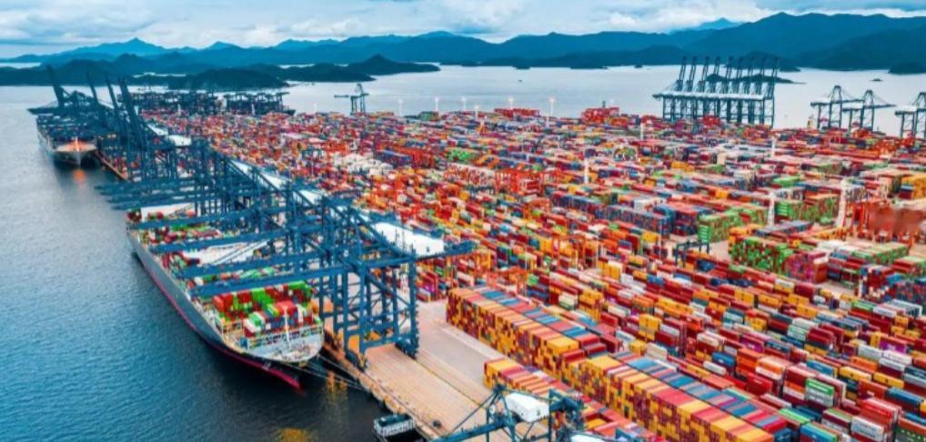 中国贸易顺差都快摸到一万亿美元了，可为啥沿海那些外贸厂子还一批批倒闭？有人说这是