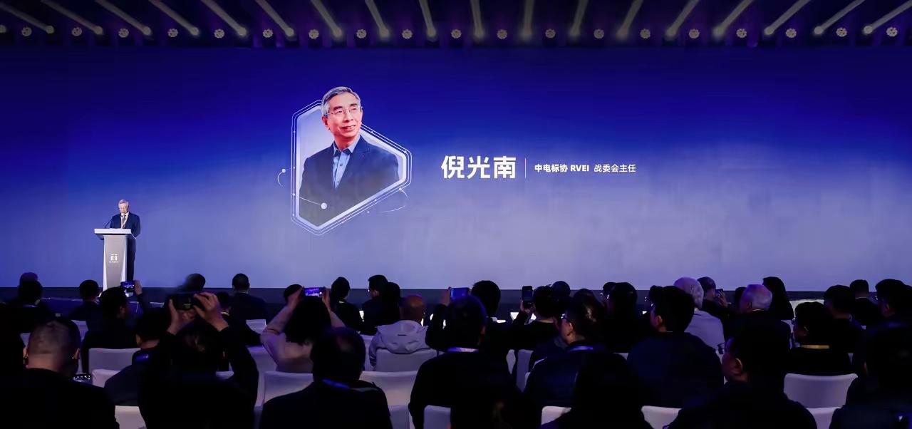 科技圈彻底炸了！中国开源架构CPU突然登顶，谁也没料到这一天来得这么快！中国工程