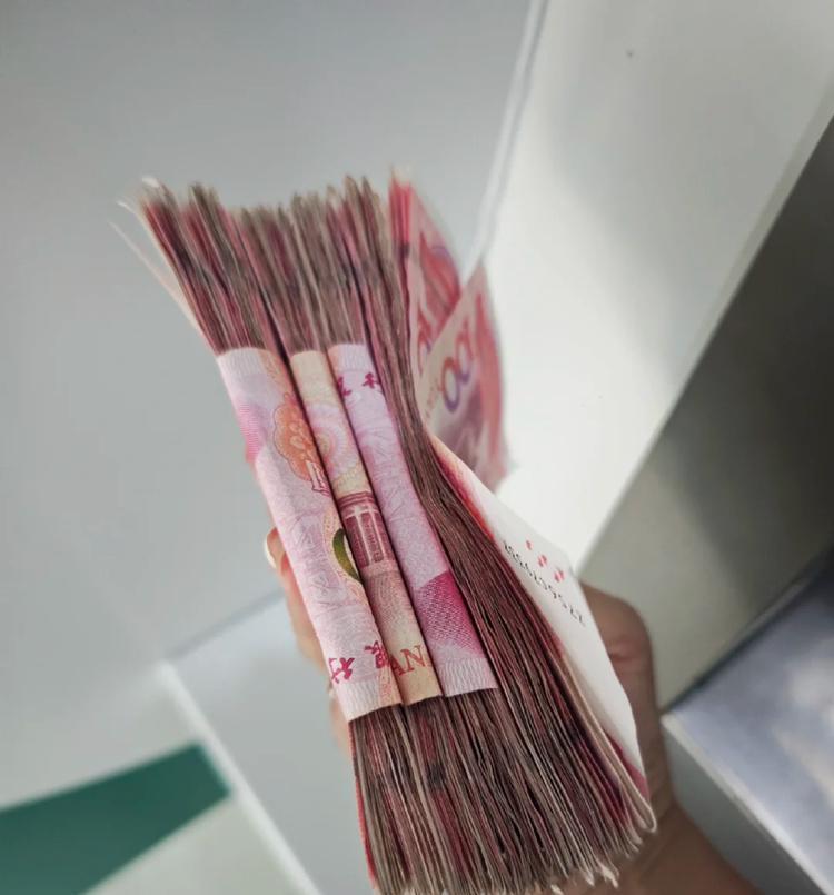 小女儿的周岁宴，回农村婆婆家里办，临走的时候，婆婆把礼钱都给我了……其实这里面