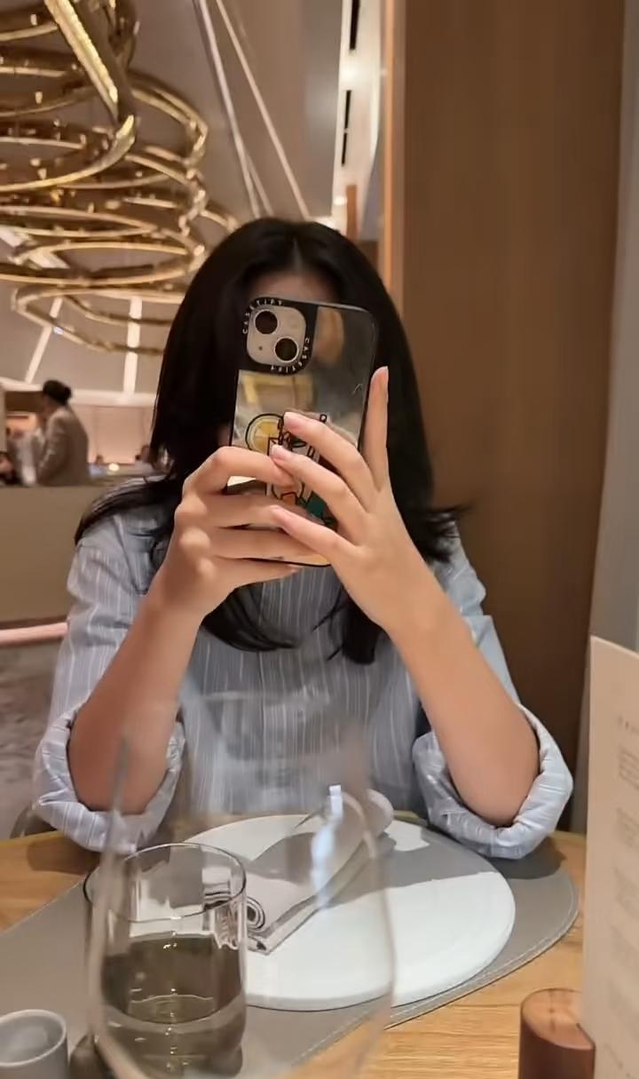 真相是啥我也不知道，但大s去世后不到一周，她的两个孩子火速跟着亲爸爸一起生活了