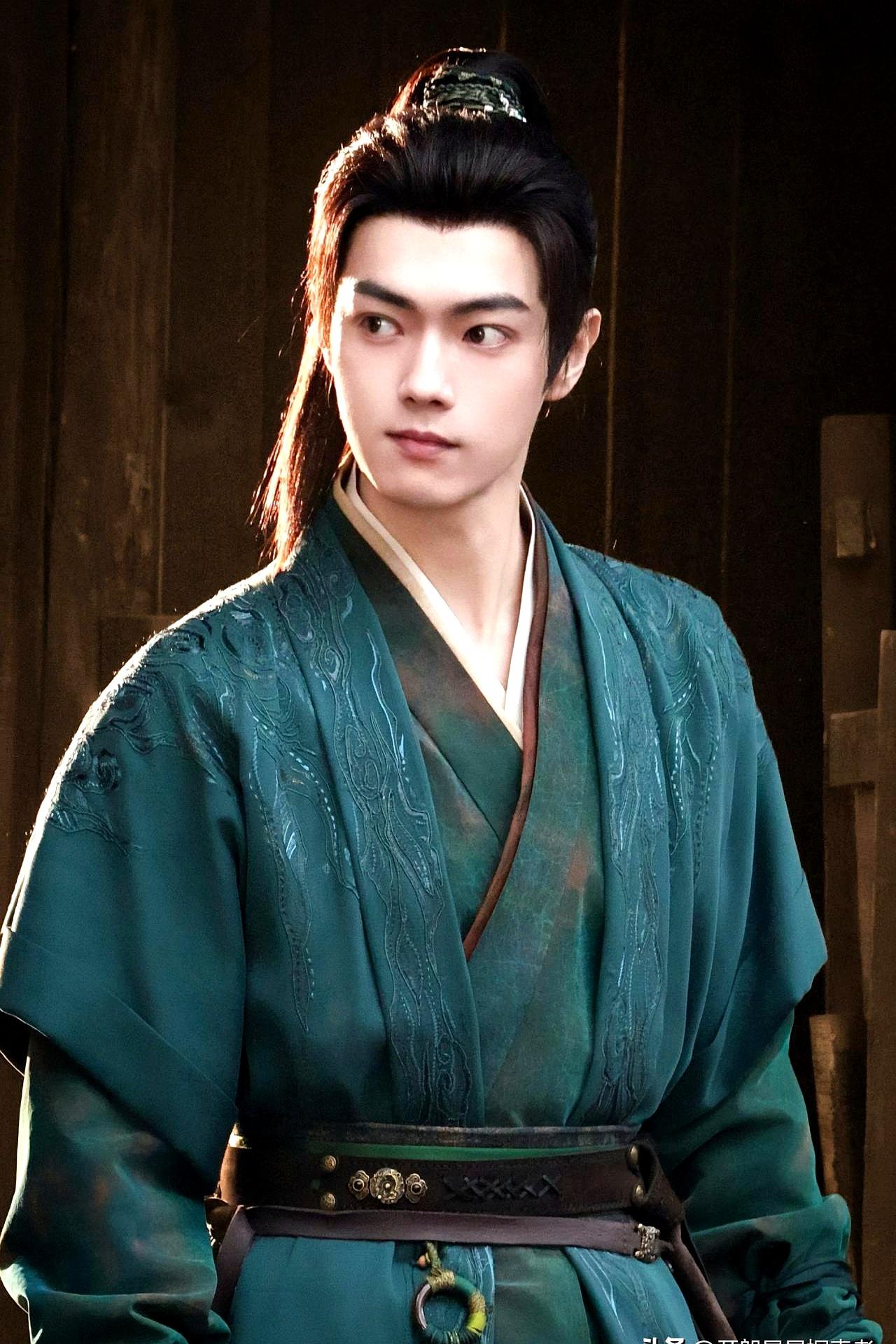 许凯这是要霸屏的节奏啊！他一个人就悄悄地把好几部剧拍完了，现在待播榜前十