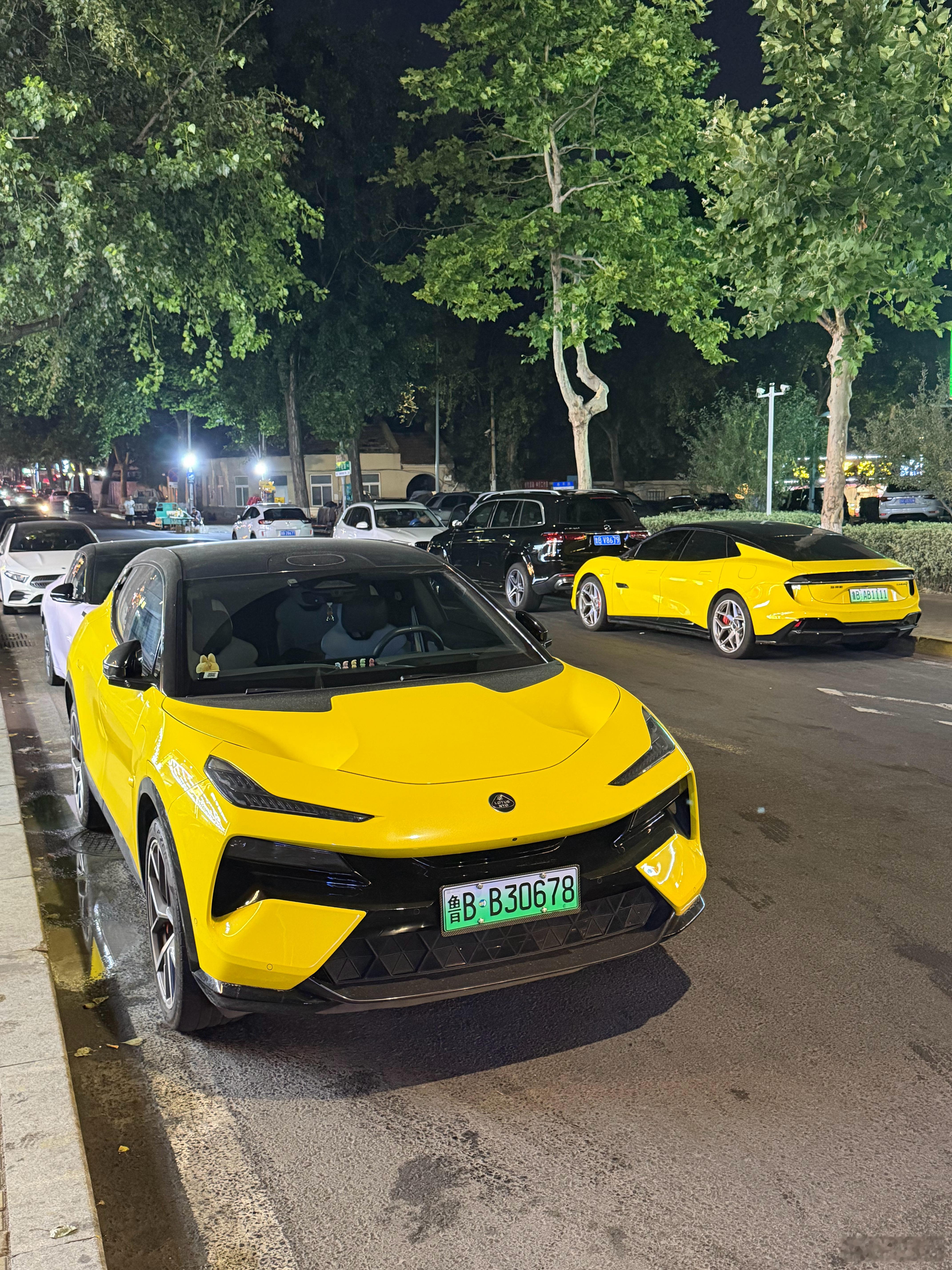 同时看到两台R+不稀奇两台R+是偶遇的才稀奇