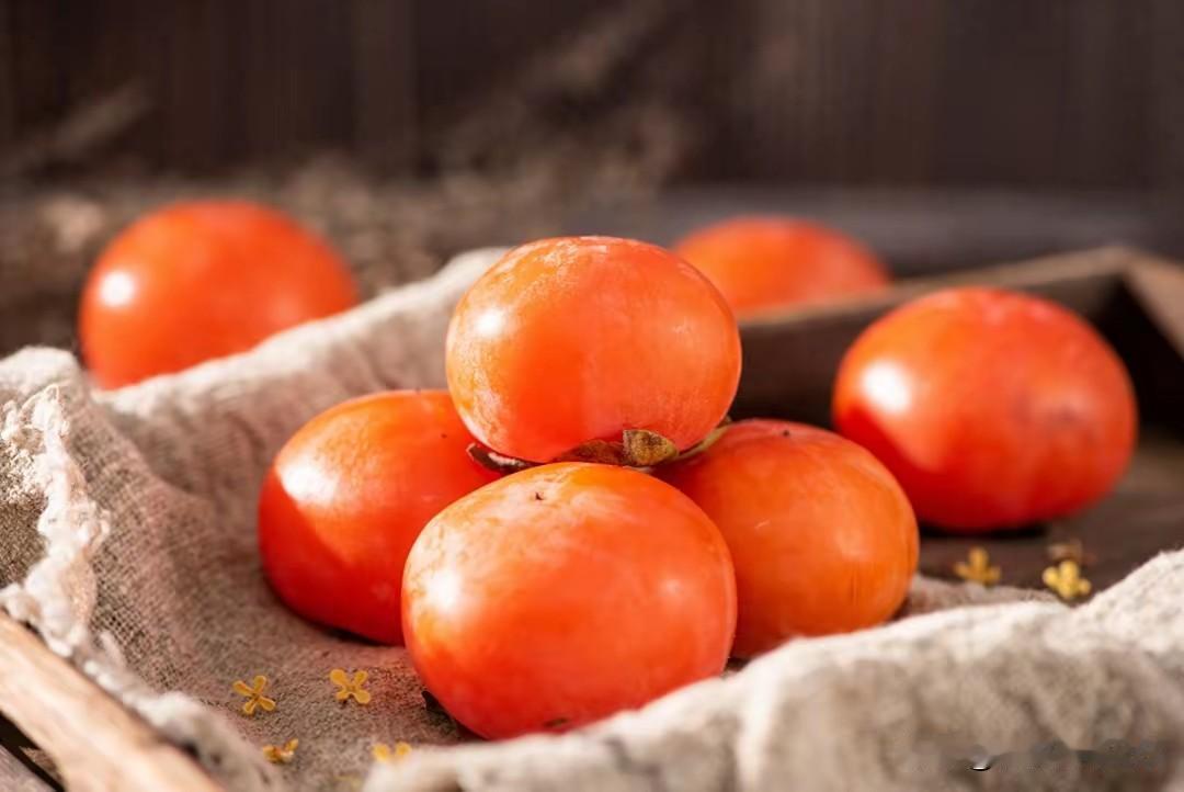 柿子立大功！医生发现：柿子可能对这3种慢性病有好处！可以常吃最近翻到《中国