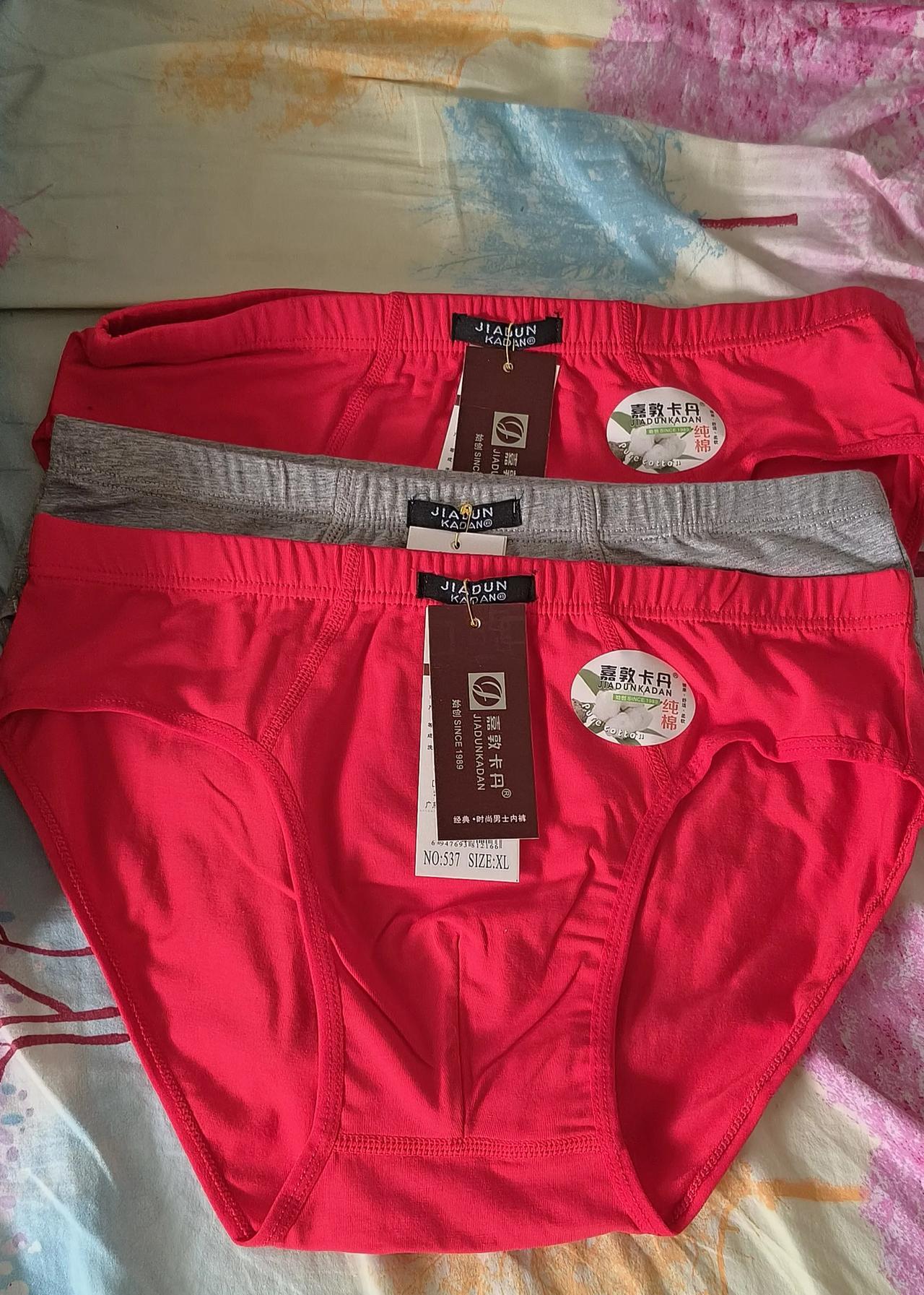 刚买回来的衣服、裤子之类，有没有必要先清洗后再穿呢？看到有些人，把刚买回来的衣